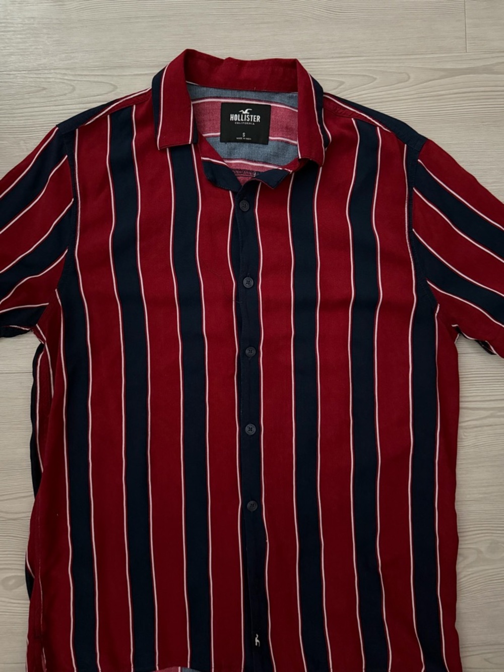 Bundle of 2 Hollister Men’s Button-Down Shirts - Picture 2 of 7